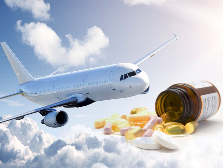 se pueden llevar medicamentos en el avión