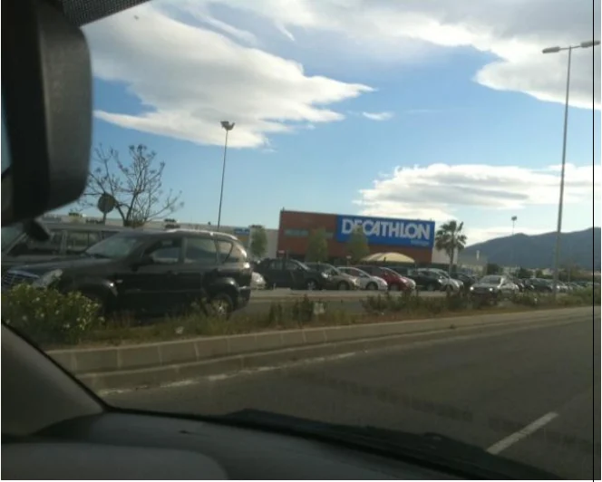 Paso 14: Pase frente a Leroy Merlin y Decathlon